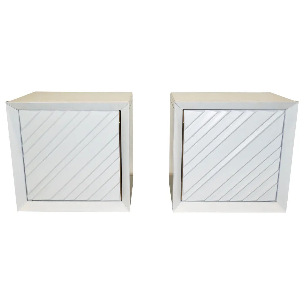 Frigerio 1970s Italian Pair of White Lacquered Wood Side Tables / Nightstands