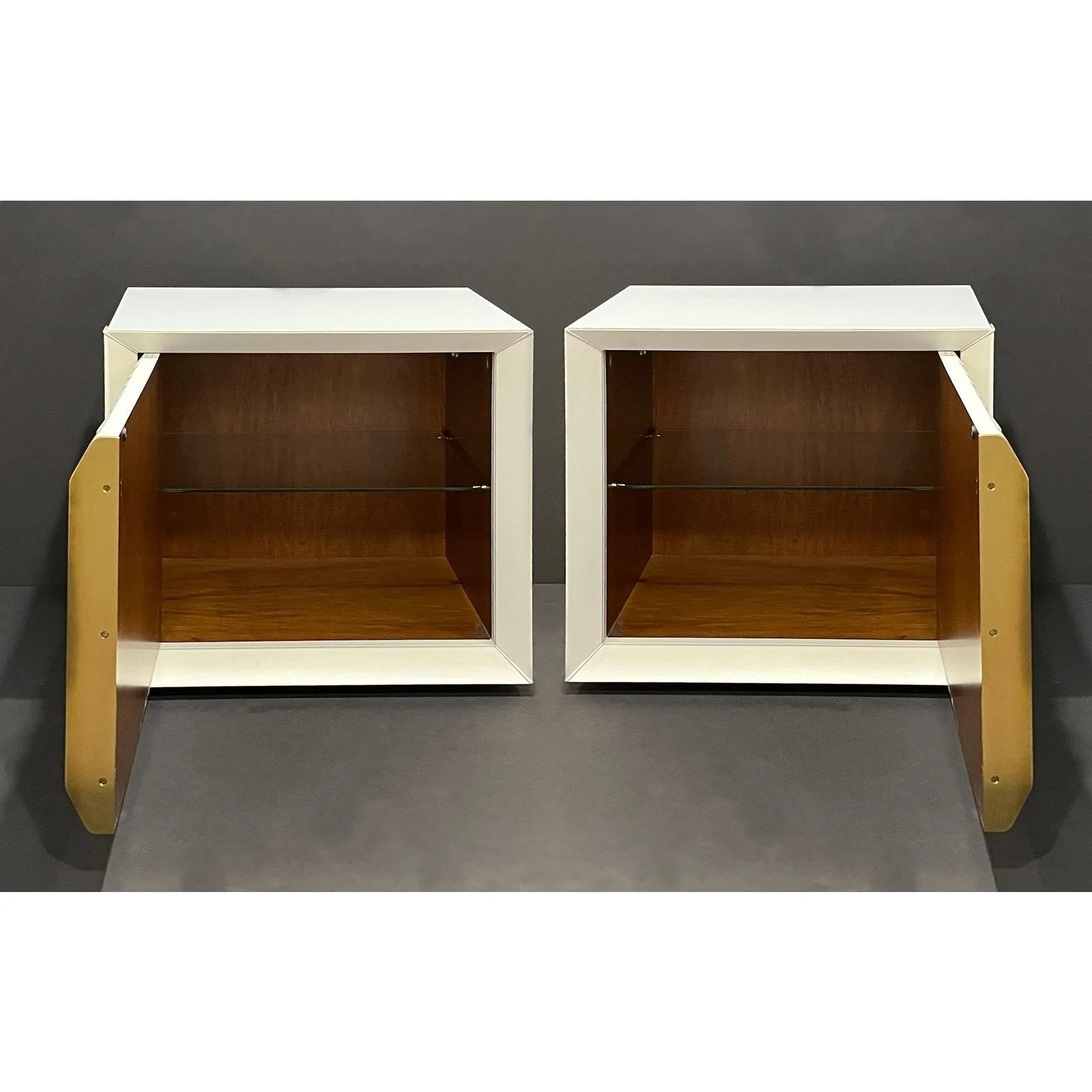 Frigerio 1970s Italian Pair of White Lacquered Wood Side Tables / Nightstands