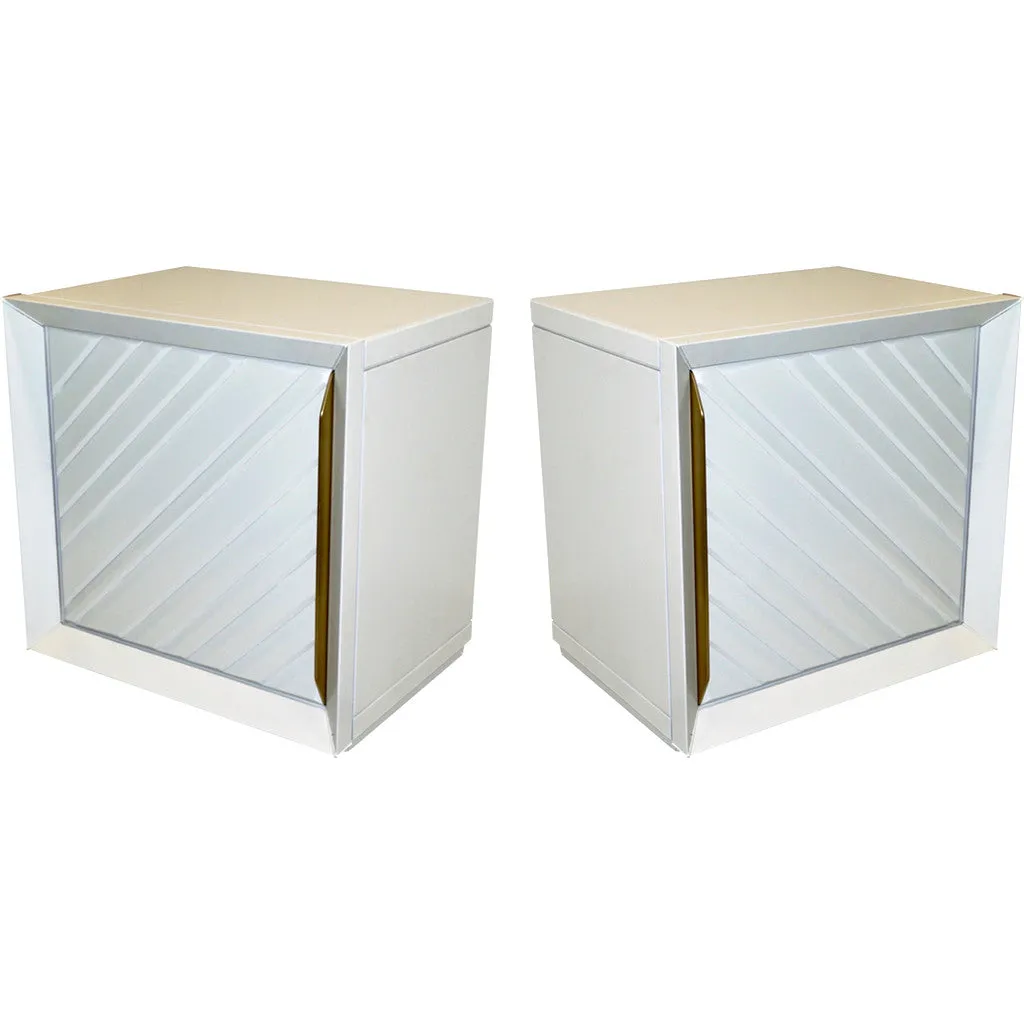 Frigerio 1970s Italian Pair of White Lacquered Wood Side Tables / Nightstands